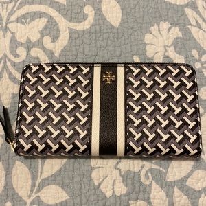 NWOT Tory Burch Wallet